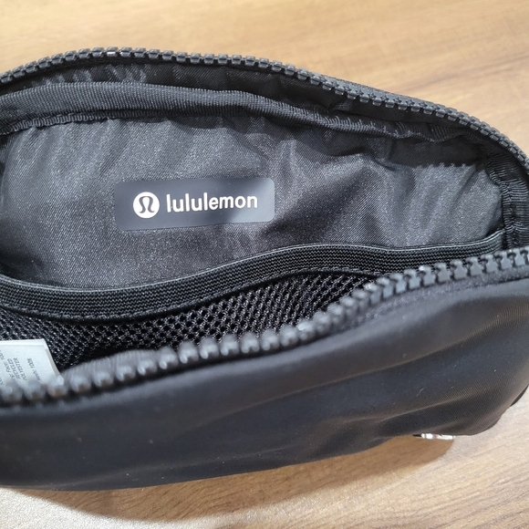 Lululemon 1L everywhere belt bag black - Picture 8 of 16